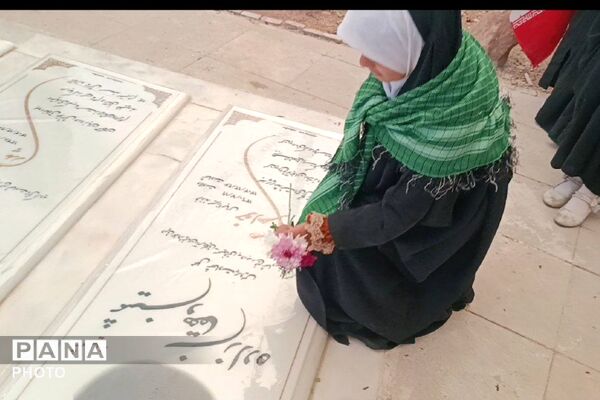 گرامیداشت دهه کرامت بر مزار شهدای جنگ رمضان 