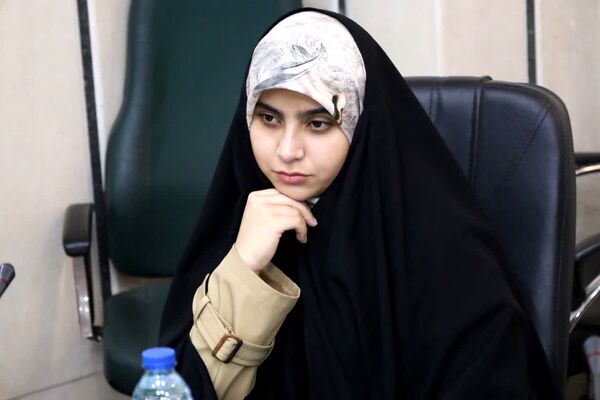 دیدار جمعی از تشکل‌های دانش‌آموزی یزد با مدیرکل آموزش‌ و پرورش