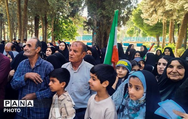 همدلی مسئولان و مردم در پیاده‌روی خانوادگی گامی بلند به سوی سلامتی و انسجام شهری