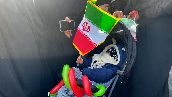 حضور پرشور کودکان در راهپیمایی ۲۲ بهمن