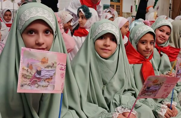 جشن تکلیف 3 هزار نفری دختران در حرم حضرت معصومه(س)