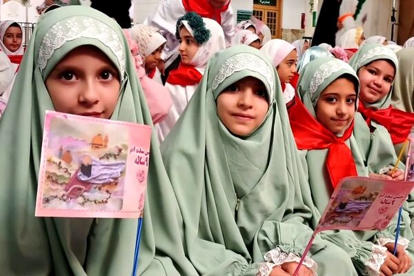 جشن تکلیف 3 هزار نفری دختران در حرم حضرت معصومه(س)