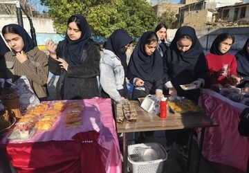 بازارچه کارآفرینی در دبیرستان شاهد ریحانه
