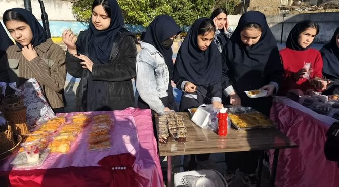 بازارچه کارآفرینی در دبیرستان شاهد ریحانه