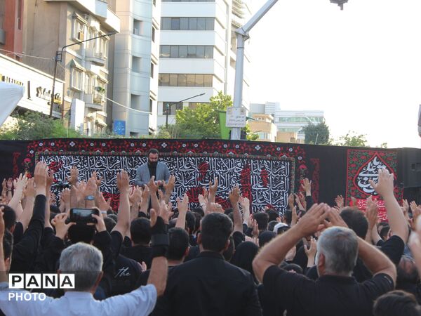 ماتم حسینی در چهارراه بهار؛ ضجه های عاشورایی در غروب غربت