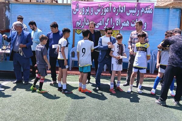 مسابقات مینی فوتبال دانش‌آموزان دوره اول ودوم ابتدایی در بهارستان‌۲
