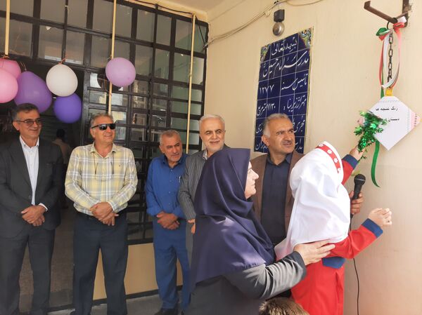 زنگ شکوفه‌ها در شهرستان عباس‌آباد به صدا درآمد