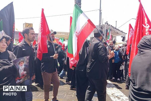  هم صدا با هم در تشییع رهبر شهید