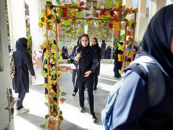 طلوعی تازه برای دانش‌آموزان دبیرستان مصلی نژاد حضرت زهرا در اول مهر