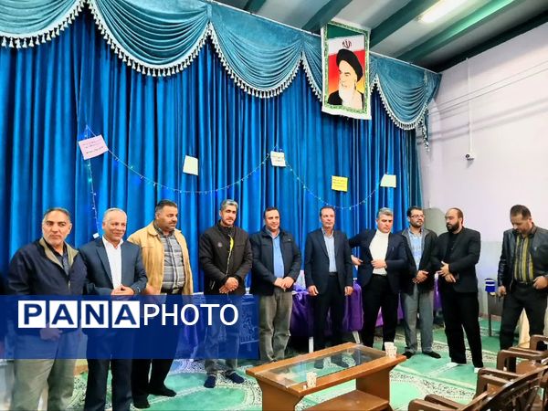 نمایشگاه هنر در دبیرستان دخترانه نور دانش