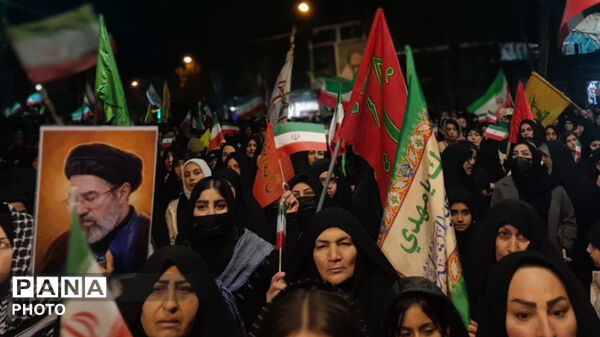 شب‌های بیعت با ولایت در میدان امام خمینی (ره) شهرستان کوهدشت