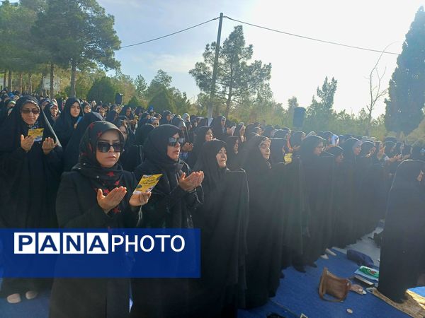 نماز عید فطر در گلزار شهدا شهرستان کوهپایه