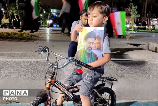 نسل جدید هم پای کار انقلاب هستند