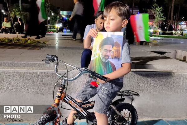 نسل جدید هم پای کار انقلاب هستند