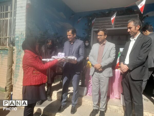 تقدیر از برگزیدگان استانی ششمین جشنواره پژوهش‌سراهای خراسان رضوی در باخرز