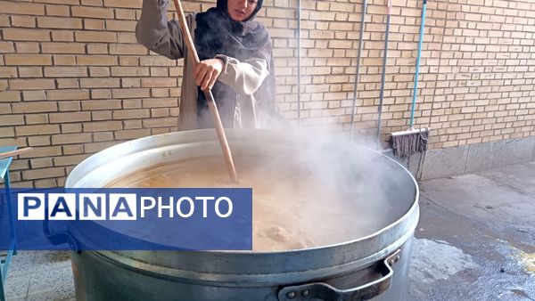 تهیه و توزیع نذری عدسی بین دانش آموزان دبستان فاطمه زهرا(س)