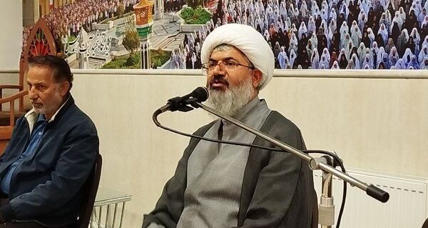 دیدار فرماندهان بسیج دانش آموزی مدارس کاشمر با امام‌ جمعه شهرستان