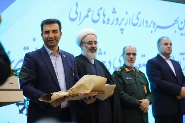 آیین بهره‌برداری از پروژه‌های عمرانی مرکز آموزشی استعدادهای درخشان شهید مدنی تبریز