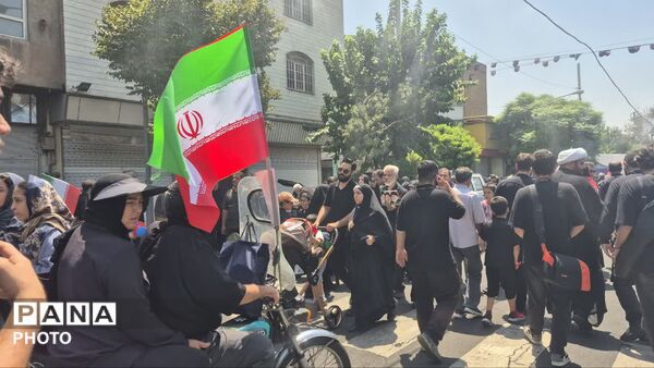 پیاده‌روی جاماندگان اربعین؛ جلوه‌ای از ارادت مردم به حضرت اباعبدالله‌الحسین (ع)
