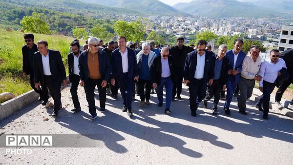 همایش پیاده‌روی فرهنگیان از امامزاده عبدالله تا تپه نورالشهدا یاسوج 