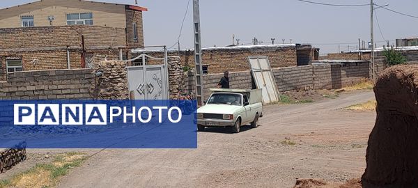 پخش نذری ظهر عاشورا در روستای حسن آباد بلهر 