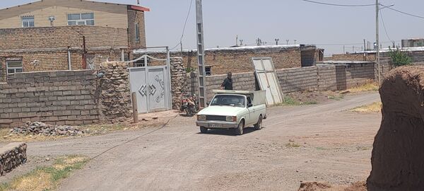 پخش نذری ظهر عاشورا در روستای حسن آباد بلهر 