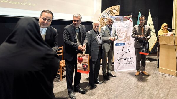 بزرگداشت‌ هفته پیوند و تجلیل از انجمن‌های اولیا و مربیان برتر استان مرکزی در سطح کشور