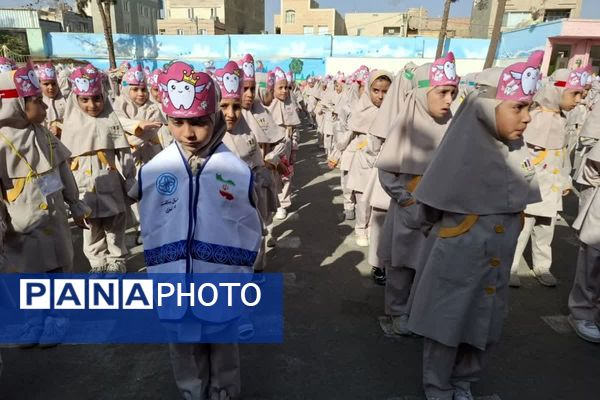 برگزاری طرح وارنیش فلوراید در مدرسه سمیه قرچک