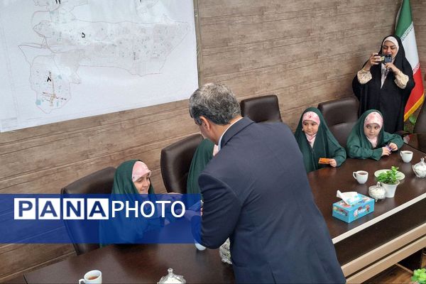 اجرای سرود به مناسبت هفته وحدت و میلاد نبی اکرم (ص) در اداره آموزش و پرورش پردیس 