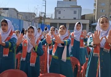 مانور یاوران انقلاب با طعم حضور دوباره دانش آموزان در دبستان شهیدان حجازی گلوگاه  