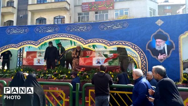 تشیع شهدای ناوشکن دنا و شهید لاریجانی در تهران