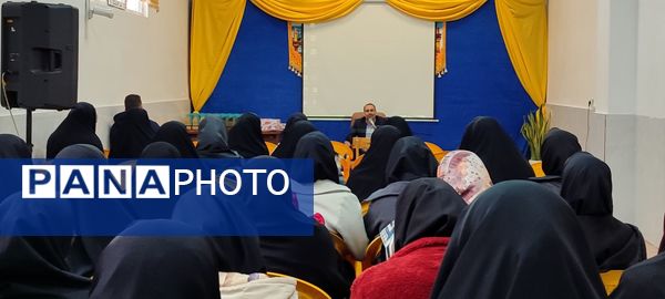 مراسم تقدیر از دانش‌آموزان دختر مقام‌آور  منطقه‌ای دوره دوم در رشته‌های قرآنی شهرستان ملارد