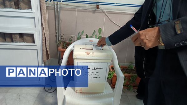 اولین مجمع عمومی اولیا و مربیان در دبیرستان شاهد ارض اقدس 