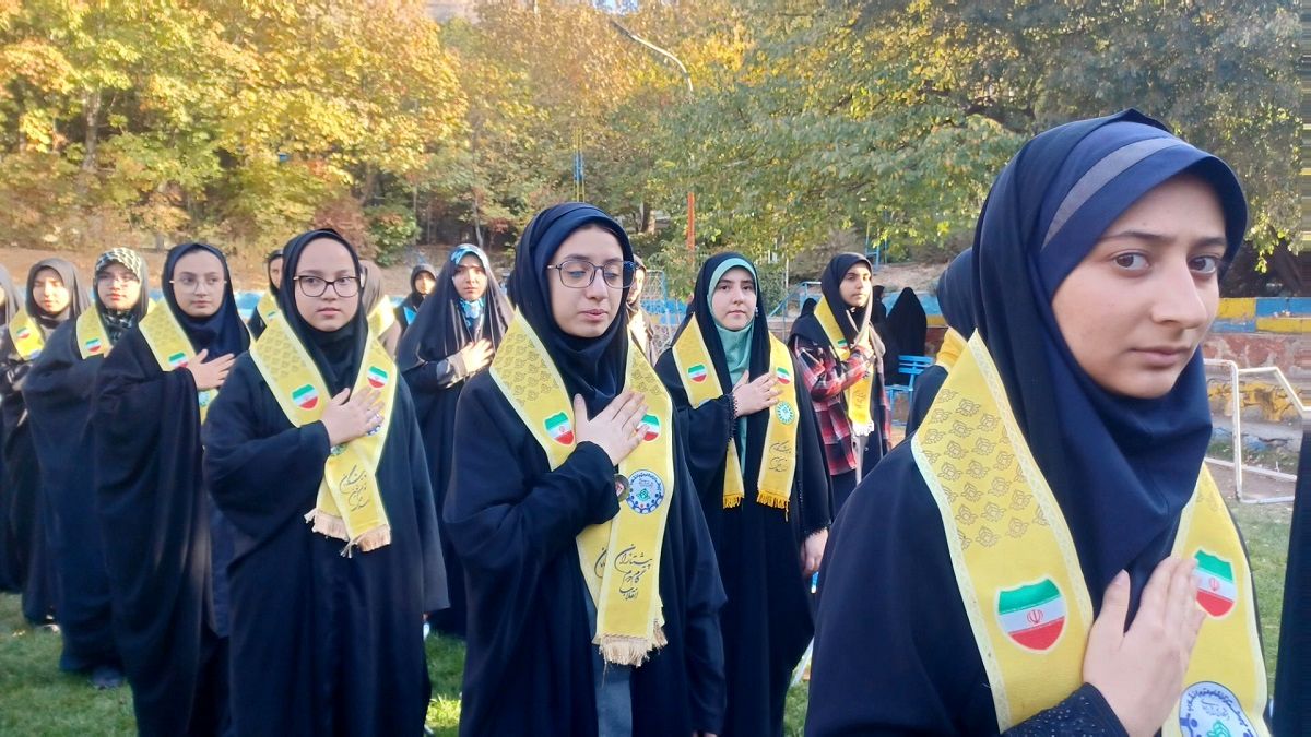 برگزاری کلاس‌های آموزشی و فرهنگی همایش روز دانش‌آموز در اردوگاه باهنر تهران 