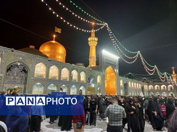 سیل عظیم زائران و مجاوران حرم امام رضا (ع) در شب ولادت یازدهمین امام شیعیان