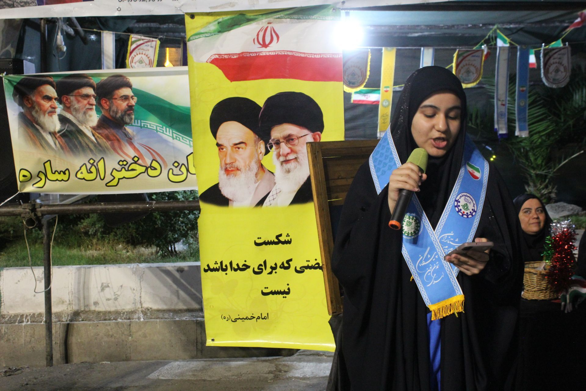 حضور چشمگیر دانش آموزان و فرهنگیان در موکب شهدای دانش آموز ورامین