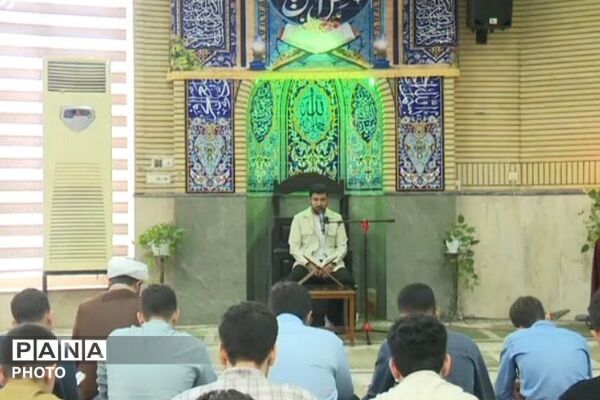 برپایی نماز جماعت در مدارس ناحیه دو شهرری 