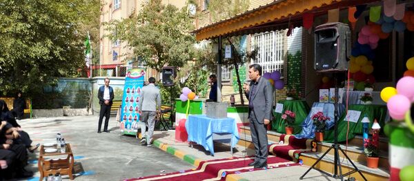 جشن شکوفه ها در دبستان شهید رضا نایب ناحیه۴ مشهد