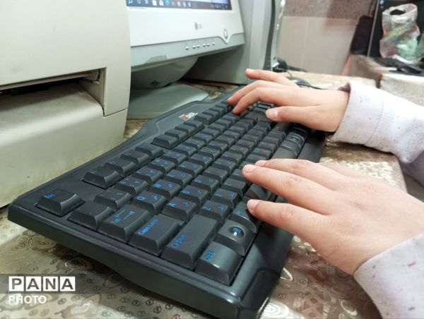 کلاس کامپیوتر ویژه دانش آموزان مدرسه ناهید نخودی 