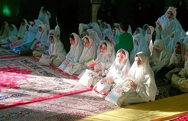 دانش‌آموزان بویین‌زهرایی در جشن روزه‌اولی‌ها از خدای خود تشکر کردند