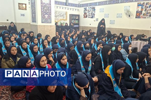 شکوه انقلاب در جشن باشکوه دهه فجر مدرسه نمونه دولتی ارشاد قرچک