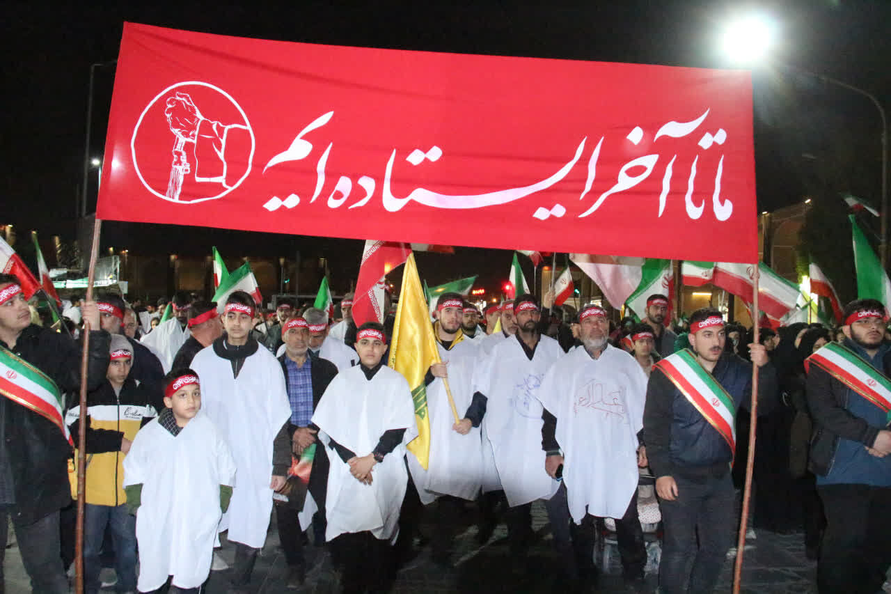 دسته کفن پوشان یزدی در سوگ رهبر انقلاب