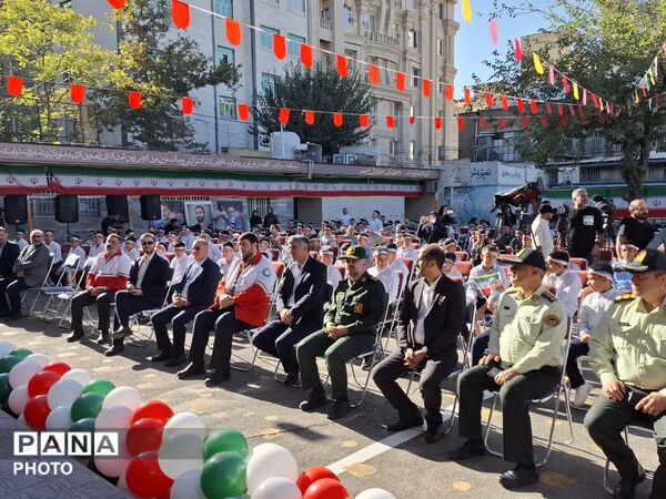 زنگ آغاز سال تحصیلی در دبستان شهید محلاتی منطقه ۱۲ تهران