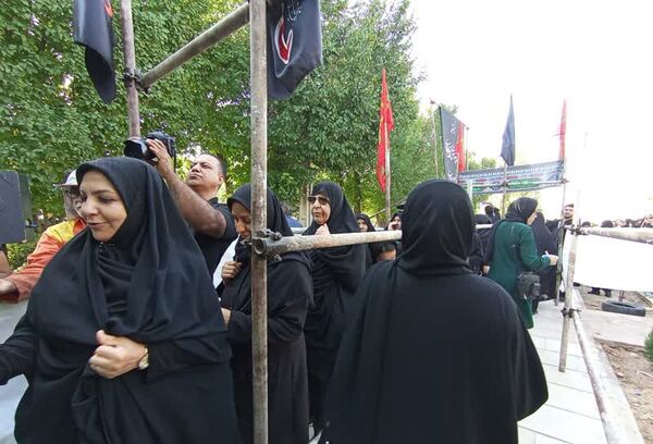 تجمع عاشقان حسینی در پیاده‌روی جاماندگان اربعین 
