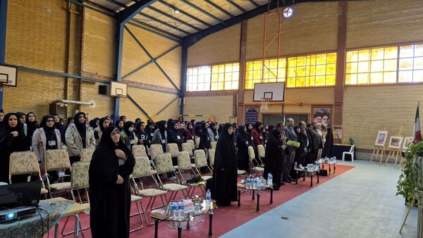 آیین متمرکز استانی طرح «همیار معلم» در دبیرستان شاهد عصمت ناحیه ۳ کرج