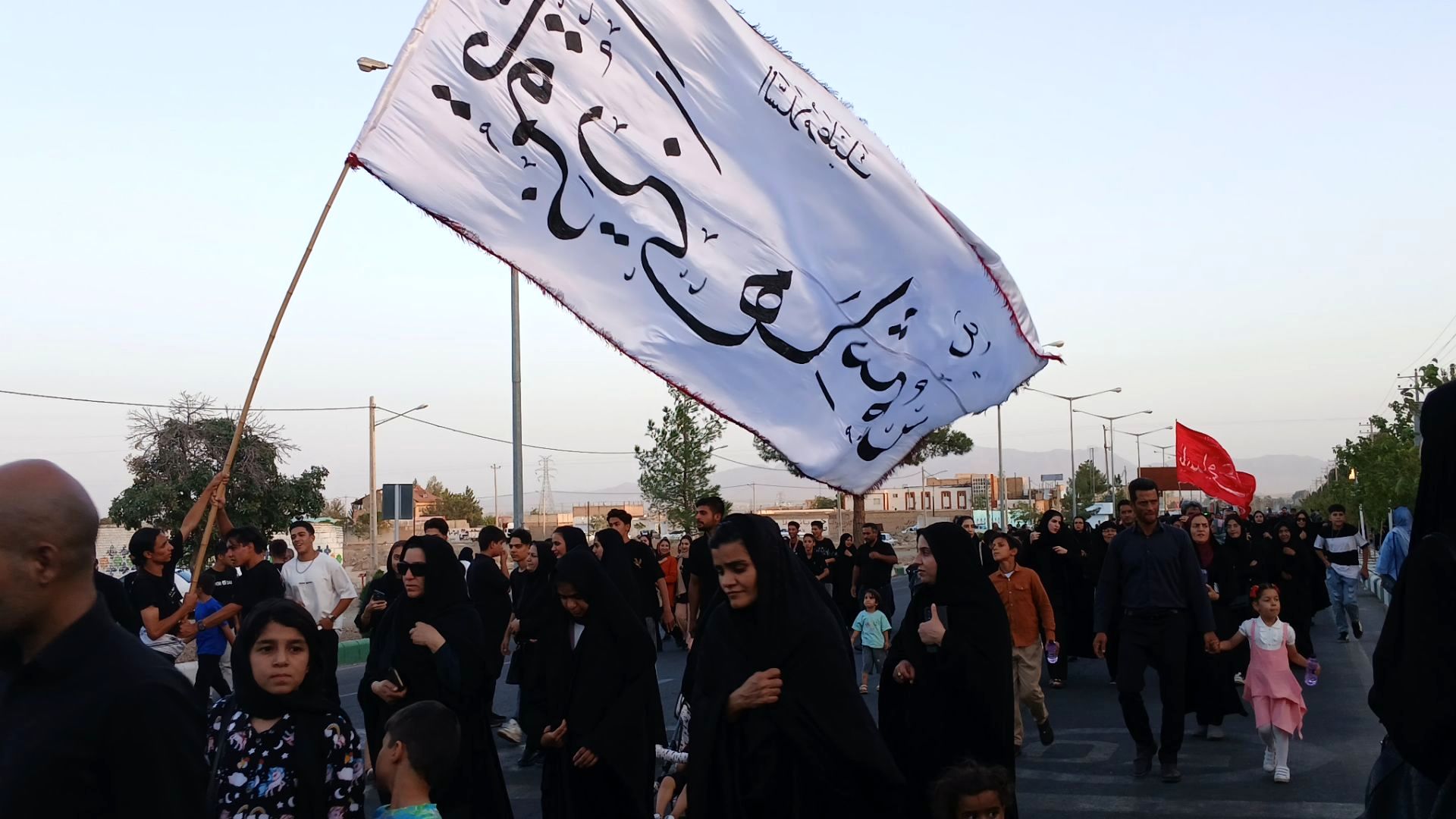 آیین پیاده روی باشکوه جاماندگان اربعین حسینی در شهرستان کاشمر 