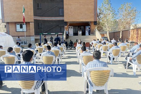 مراسم پدافند غیرعامل در دبیرستان بشارت بهارستان‌دو 