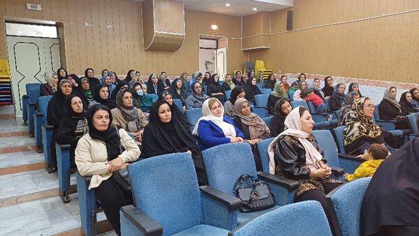 برگزاری جلسه انجمن اولیا و مربیان در کانون سمیه شیروان