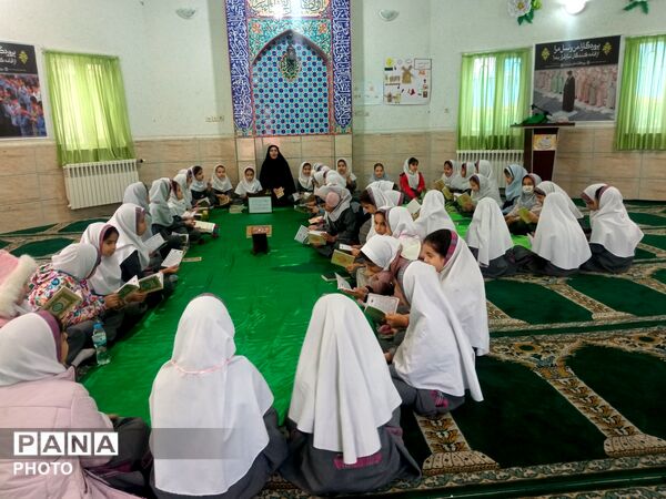 محفل انس با قرآن کریم در ماه مبارک رمضان دبستان نرجس