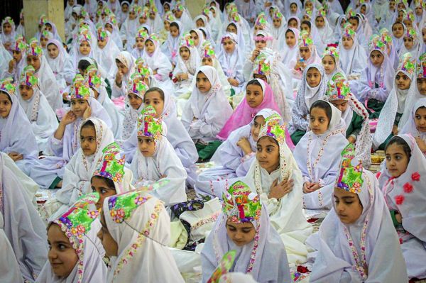 جشن تکلیف ۶۰۰دانش‌آموز دختر گتوندی
